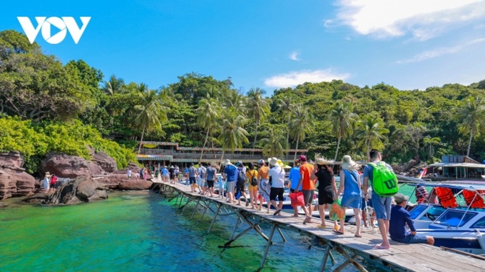 Vietnam set to fully reopen to foreign visitors by June 2022 - 1