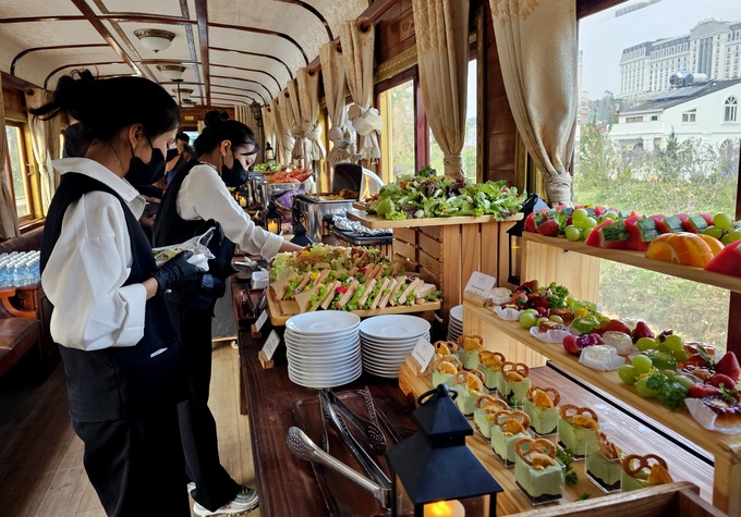 Night tourist trains launched in Dalat - 4