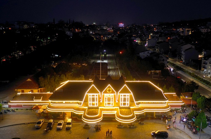 Night tourist trains launched in Dalat - 8