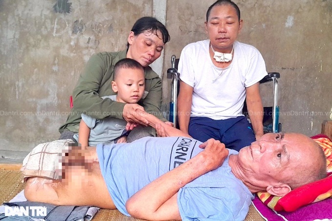 Nghe An family needs help as two members struggle with disease - 1