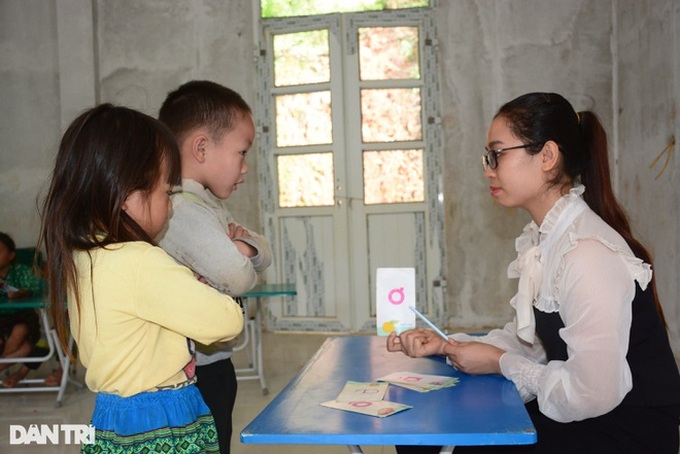 Children in remote Thanh Hoa district struggle to school - 3 Children in remote Thanh Hoa district struggle to school - 3