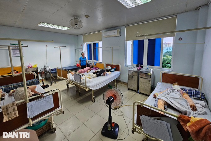 Nghe An family call for support following gas explosion - 2