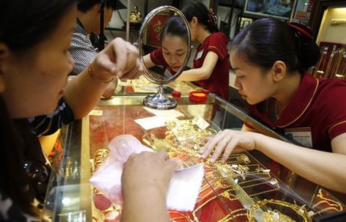 Busy gold shops ahead of the God of Wealth Day - 1