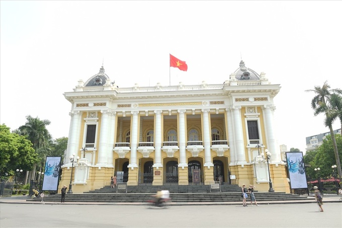 Hanoi streets decorated for Liberation Day celebration - 6
