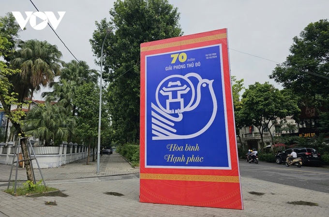 Hanoi streets decorated for Liberation Day celebrations - 6