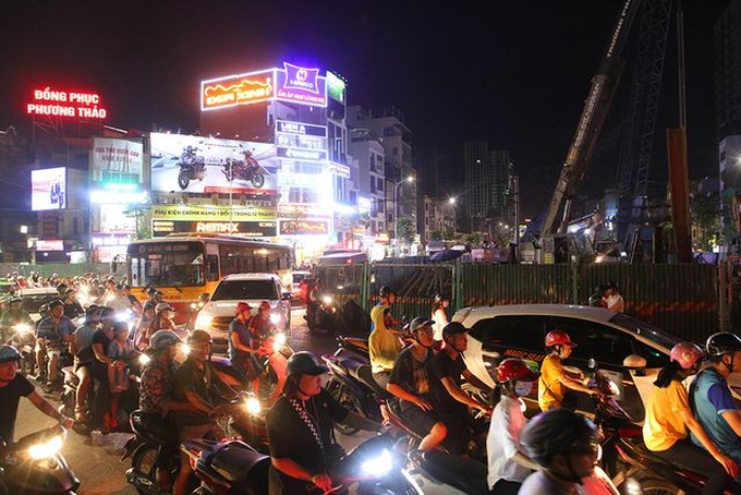Construction sites worsen Hanoi traffic - 8