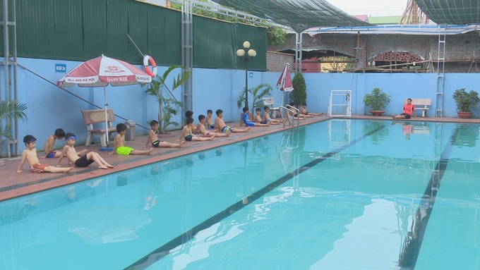 Hanoi faces swimming pool shortage - 1