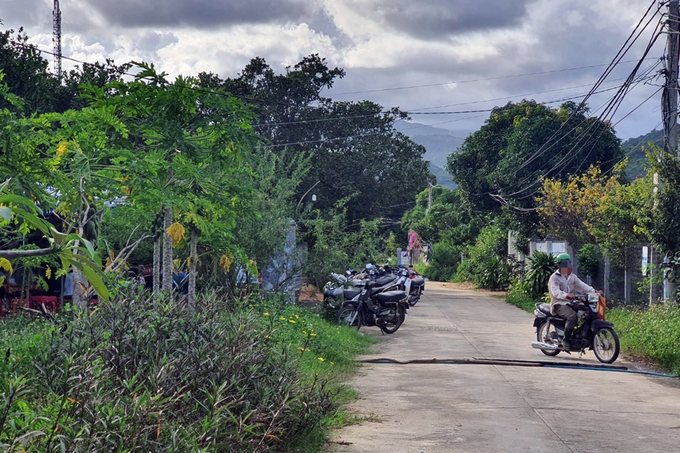 Father and two-year-old daughter found dead in well - 1