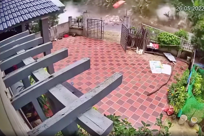 Thai Nguyen residents evacuated due to severe landside - 1