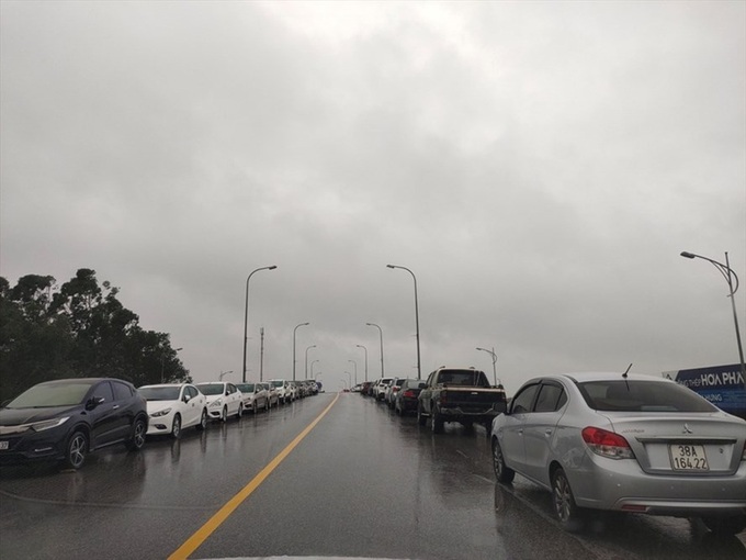 Flooding causes severe traffic congestion for national highway - 1
