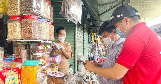 Cashless payment market for workers to be held in HCM City - 1