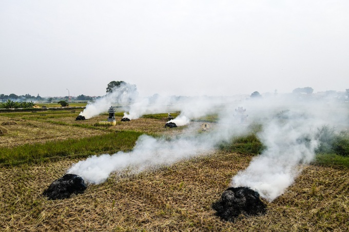 Straw burning worsens Hanoi air pollution - 1