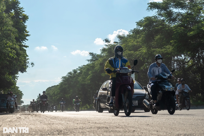 Hanoians struggling with blazing heat - 4 Hanoians struggling with blazing heat - 4