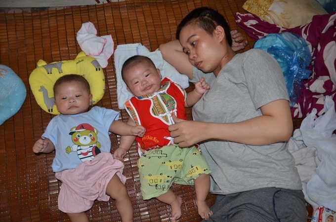 Mother struggles to raise children after brain surgery - 1 Mother struggles to raise children after brain surgery - 1