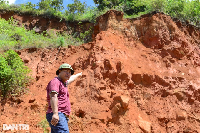 Lam Dong households at risk of landslides - 4