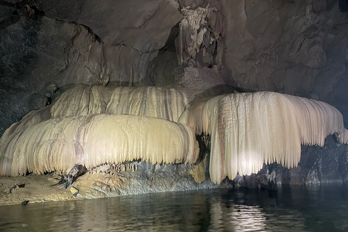 New cave with with stunning stalactites found in Quang Binh - 1