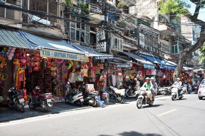 Northern commune busy making paper offerings - 9