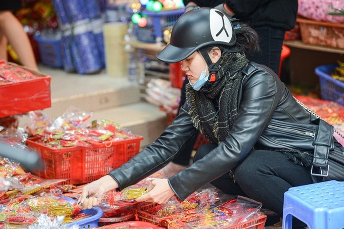 Hanoi street full of Tet colours - 6 Hanoi street full of Tet colours - 6