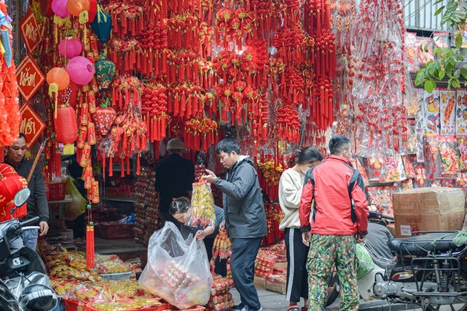 Hanoi street full of Tet colours - 3 Hanoi street full of Tet colours - 3