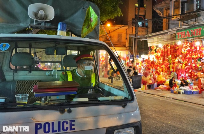 Hanoi streets colourful ahead of Tet - 10 Hanoi streets colourful ahead of Tet - 10