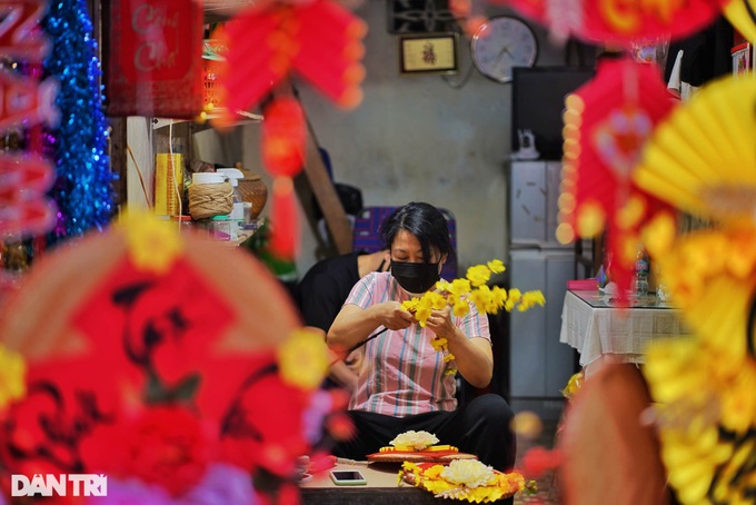 Hanoi streets colourful ahead of Tet - 4 Hanoi streets colourful ahead of Tet - 4