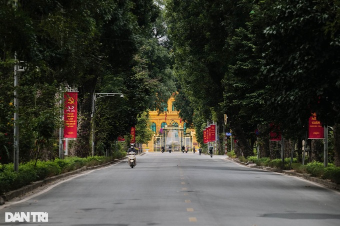 Quiet atmosphere in Vietnam's major cities on Lunar New Year Day - 10