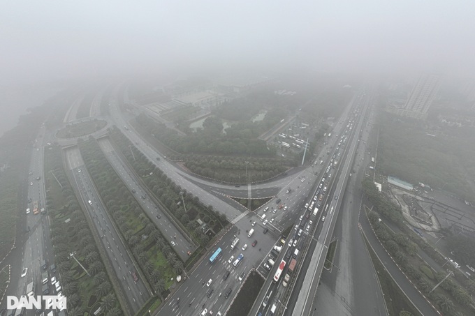 Hanoi buildings hidden in thick fog - 4