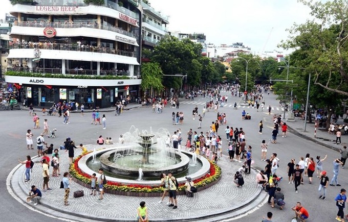 Hanoi plans to ban vehicles in nine streets around Hoan Kiem Lake - 1