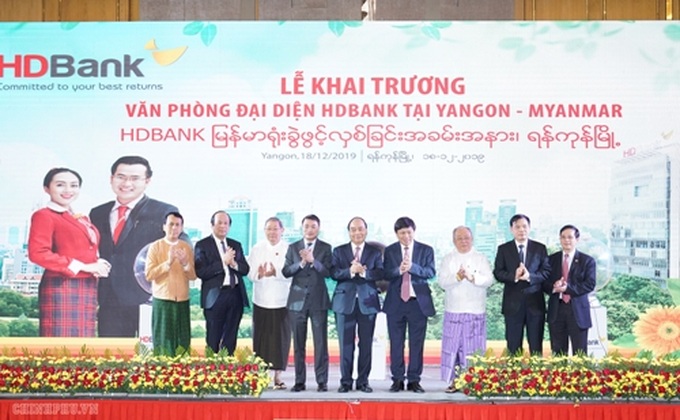 PM witnesses VN’s enterprises to launch investment, operation in Myanmar - 1