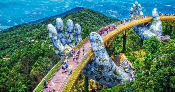 Vietnam welcomes 10 million foreign visitors in seven months - 1