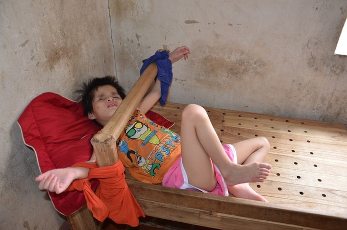 Cerebral palsy twins in need of help - 1 Cerebral palsy twins in need of help - 1