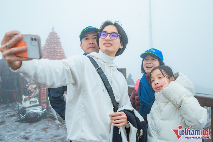 Mount Fansipan covered in snow - 4