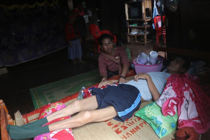 Mother calls for help to raise five children - 2 Mother calls for help to raise five children - 2