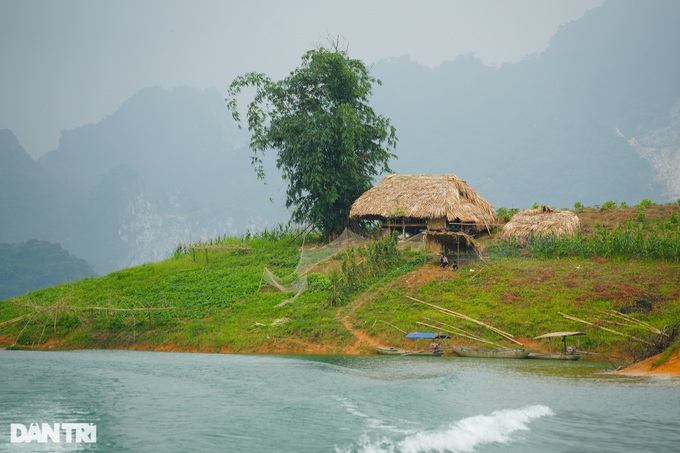 Charming beauty of Thac Ba Lake - 6