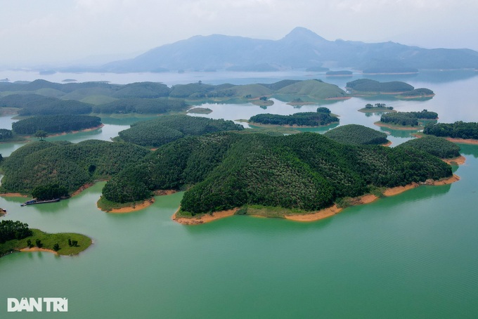 Charming beauty of Thac Ba Lake - 3