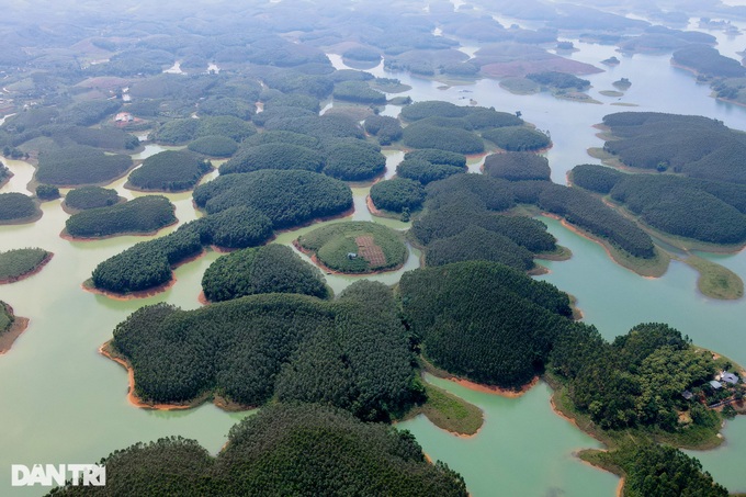 Charming beauty of Thac Ba Lake - 1