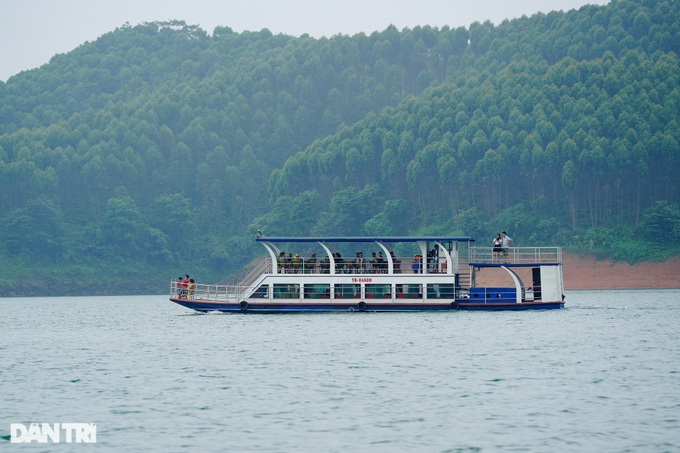 Charming beauty of Thac Ba Lake - 8