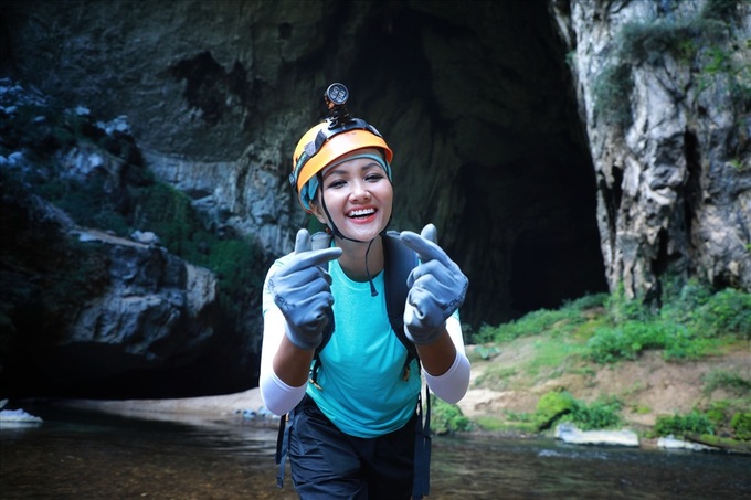 Miss Vietnam 2018 H'Hen Nie explores Son Doong Cave - 9
