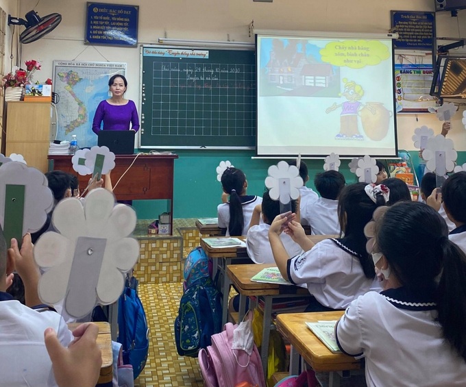 Financial support expected to ease overcrowding at HCM City schools - 1