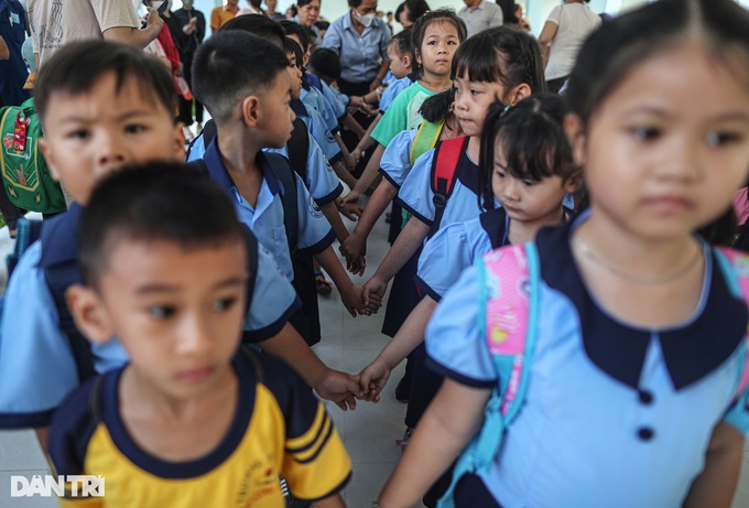 First-grade students back to school in HCM City - 2