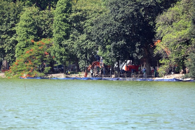 Hoan Kiem Lake path upgrade nears completion - 3