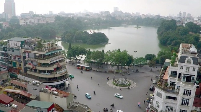Hanoi considers Hoan Kiem Lake vehicle ban - 1