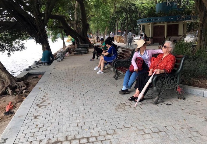 Hoan Kiem Lake path upgrade nears completion - 6