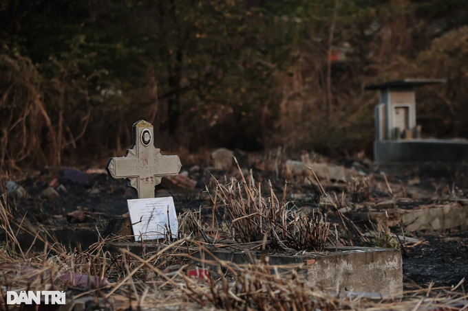 Thousands more graves relocated from HCM City cemetery - 1