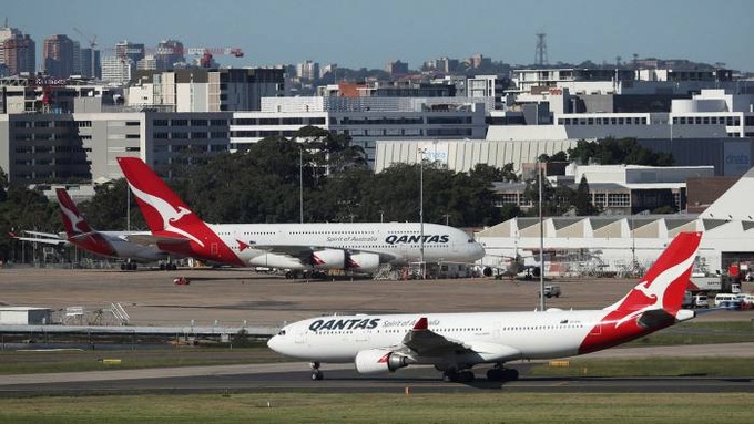 Qantas cuts international flights until October - 1