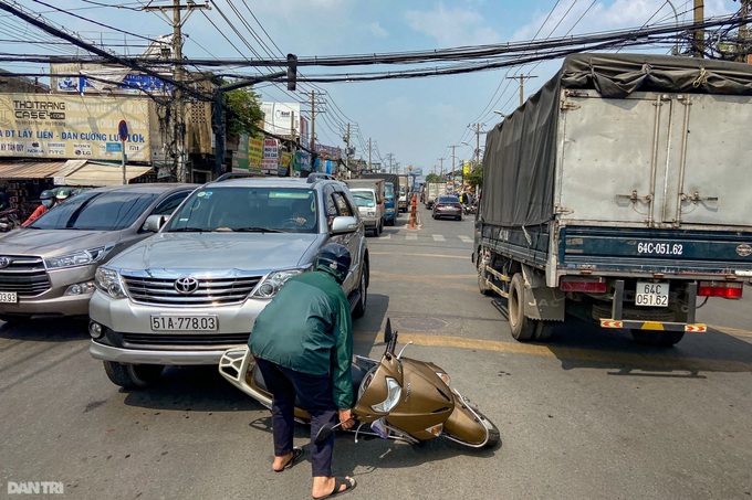 Serious traffic congestion on HCM City streets - 8