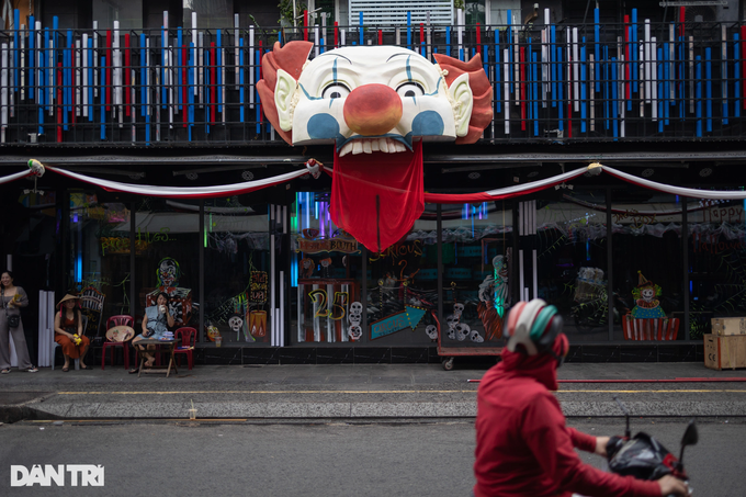 HCM City streets see horrific scenes as Halloween nears - 7 HCM City streets see horrific scenes as Halloween nears - 7