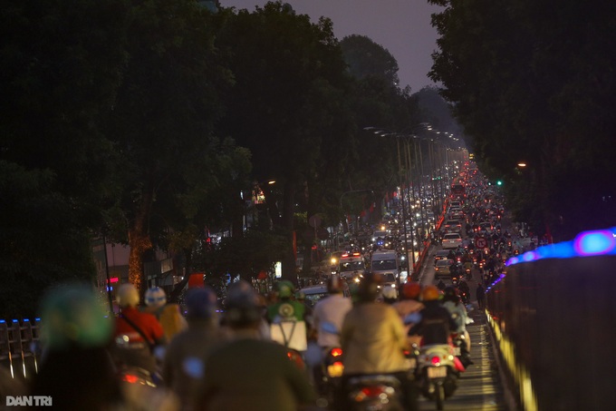 Serious traffic congestion on HCM City streets - 9