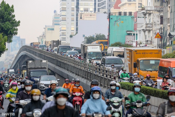 Serious traffic congestion on HCM City streets - 1