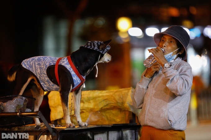 Homeless people struggle during HCM City social distancing - 5 Homeless people struggle during HCM City social distancing - 5